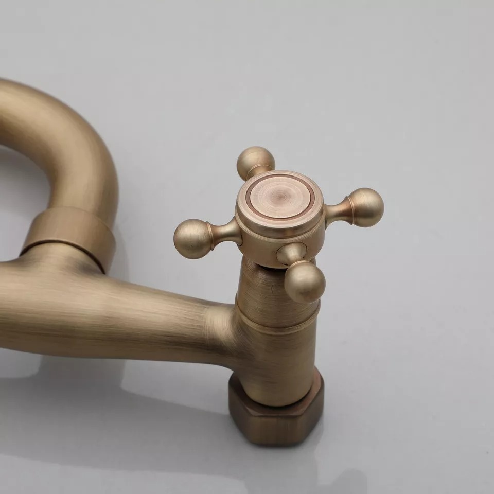 Rene Houtman Nostalgische Bronzen Muurkraan met Draaibare Uitloop