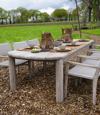 Be-Uniq Outdoor eettafel | Saint Tropez Vergrijsd Teak