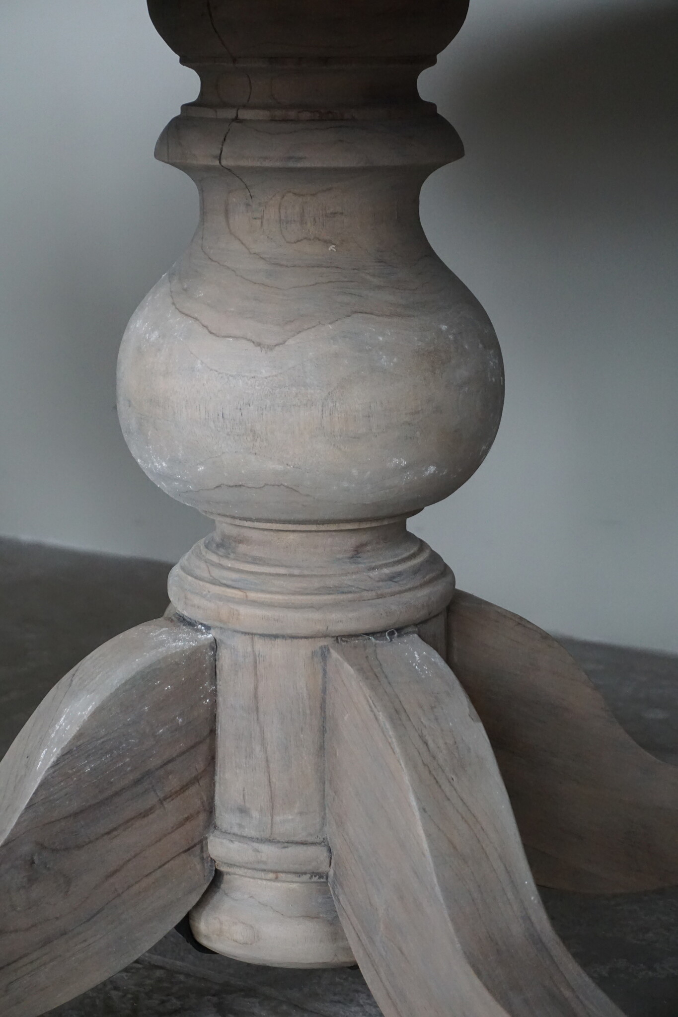 Rene Houtman Eetkamertafel Rond | Hout | Ø121 x H79 cm | Grijs