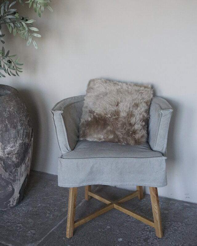 Luksa Home Collection Schapenvacht Kussen Taupe 40x40 Cm