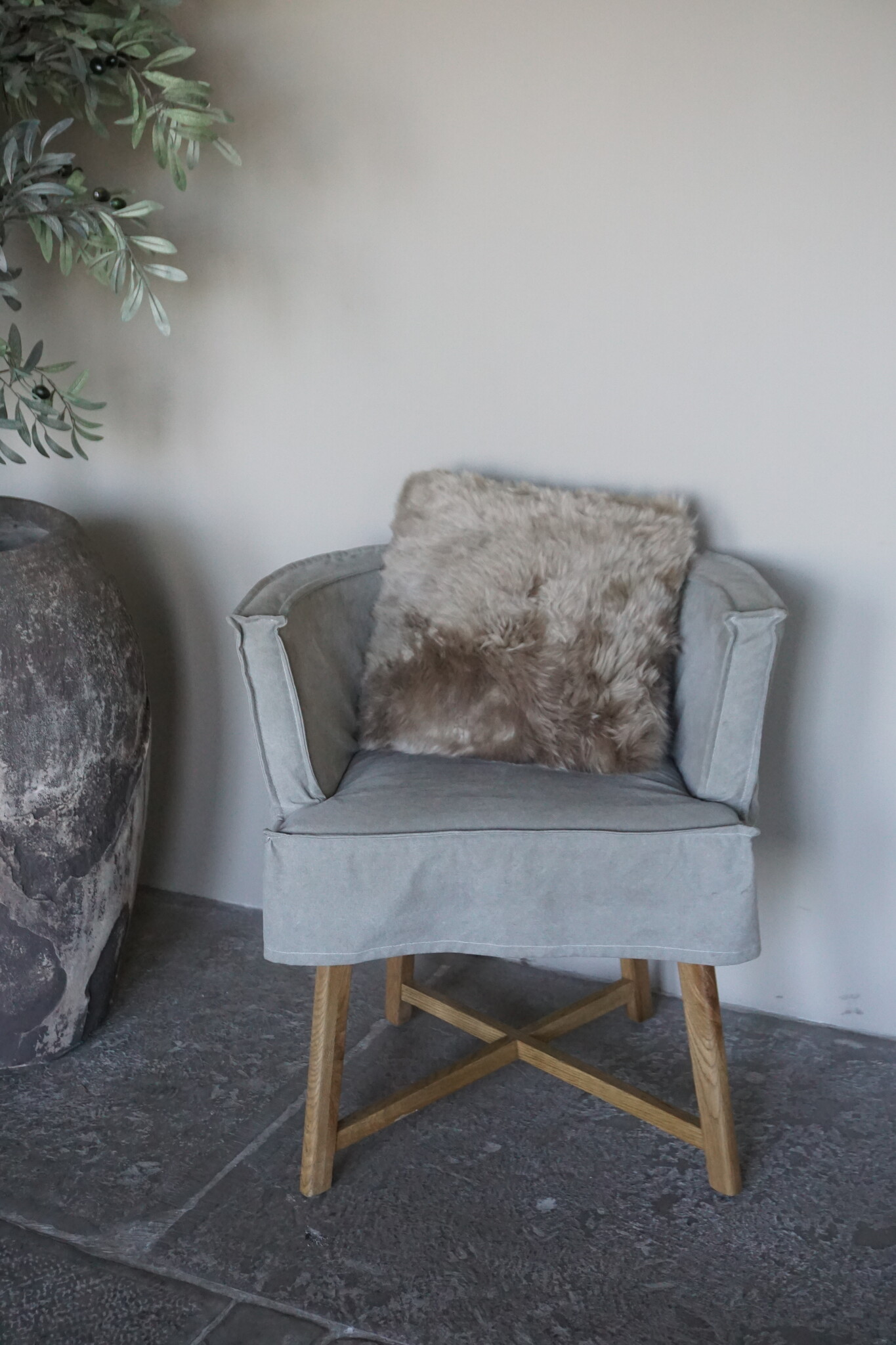 Luksa Home Collection Schapenvacht Kussen Taupe 40x40 Cm