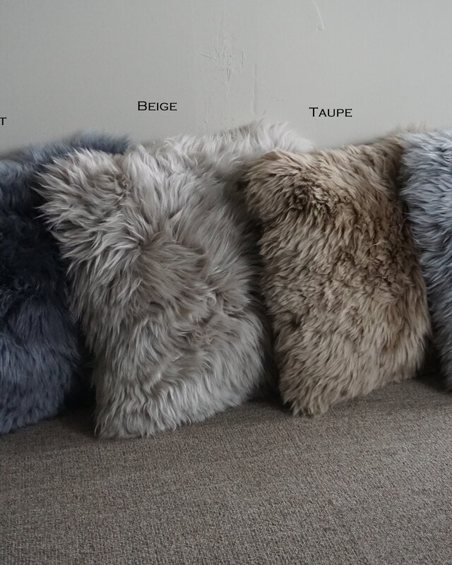 Luksa Home Collection Schapenvacht Kussen Taupe 40x40 Cm