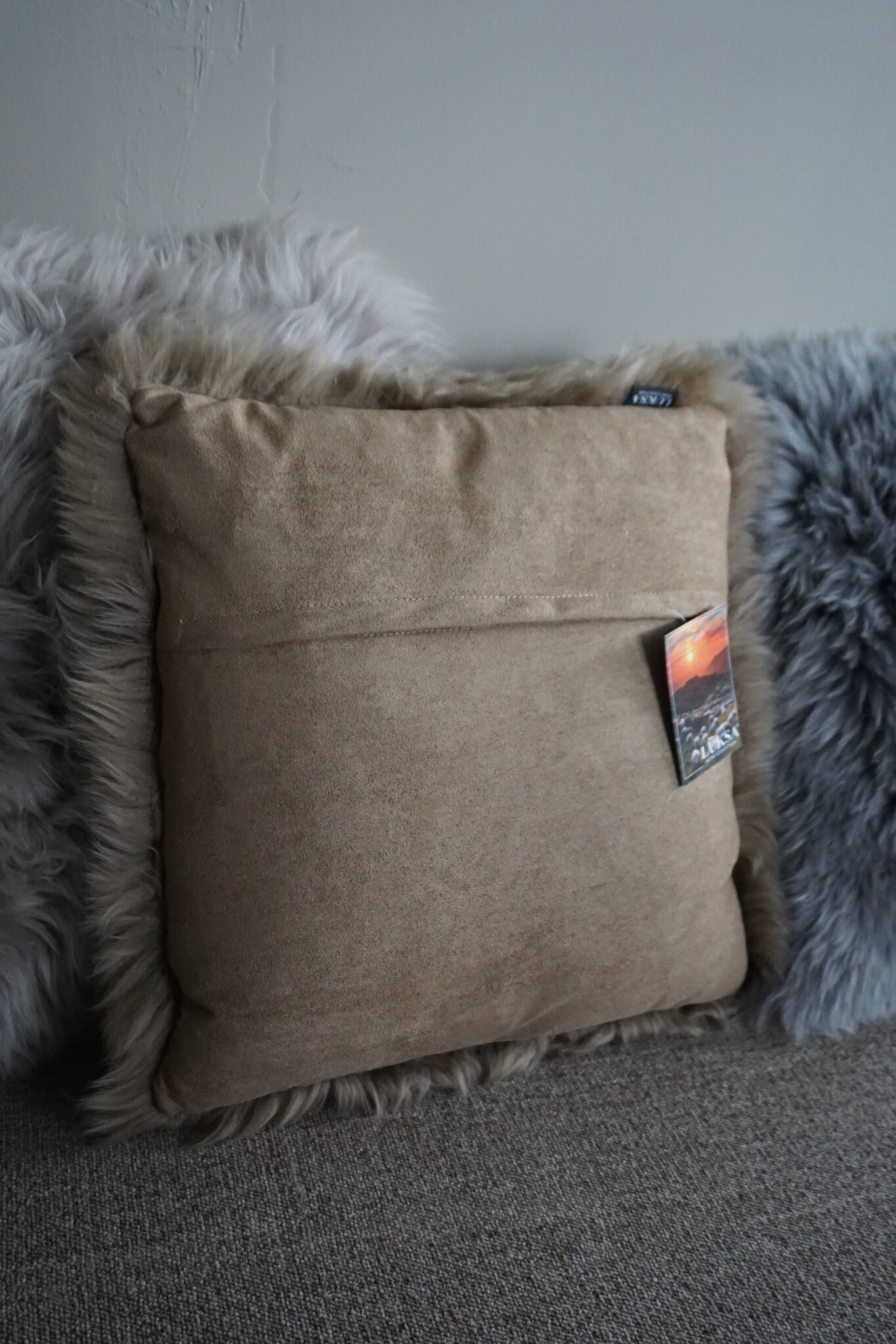Luksa Home Collection Schapenvacht Kussen Taupe 40x40 Cm