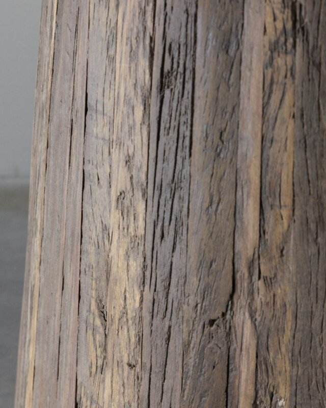 Be-Uniq Eettafel Kolom | Oud Verweerd Hout | H79 x D140 cm