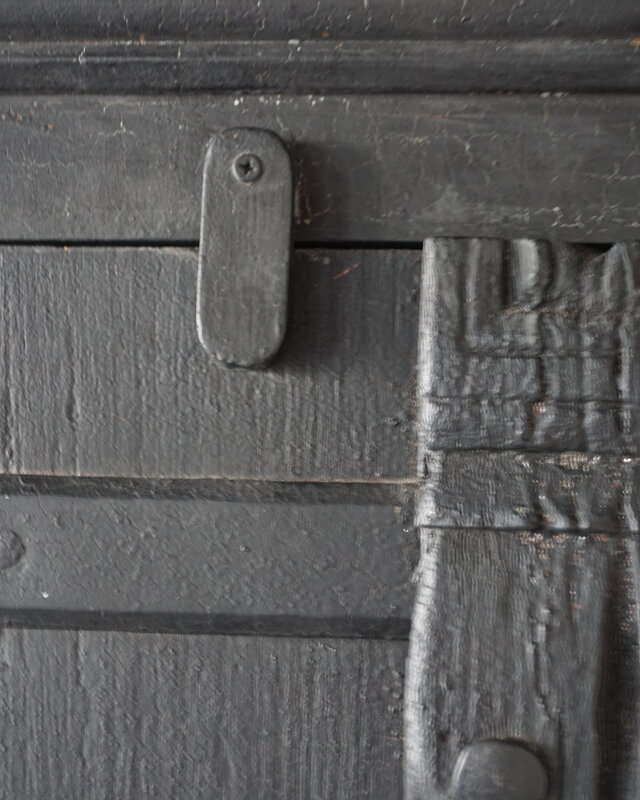 Rene Houtman Oude Kast | 2-Deurs | Zwart | H195 x B88 x D38 cm