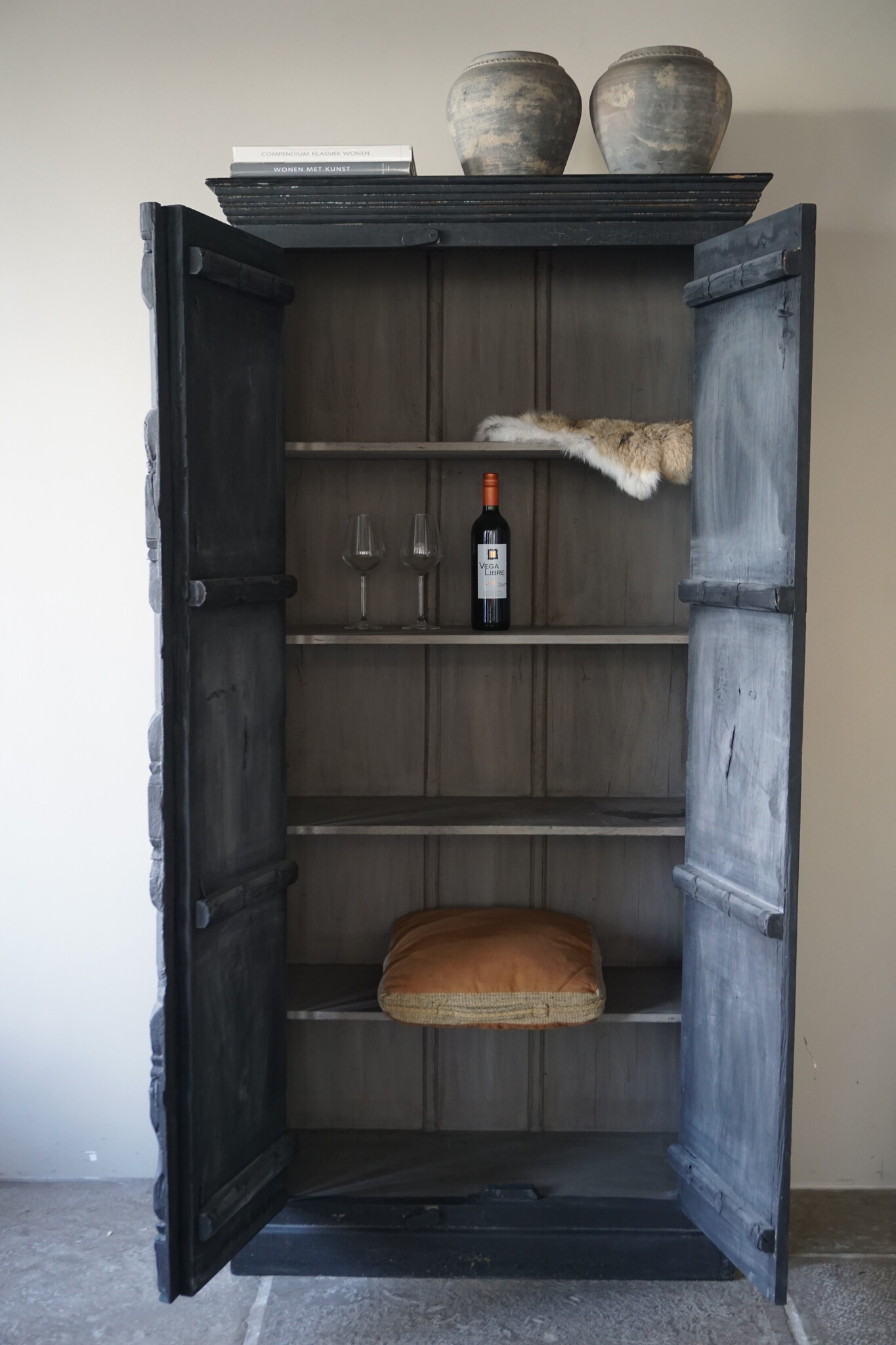 Rene Houtman Oude Kast | 2-Deurs | Zwart | H195 x B88 x D38 cm