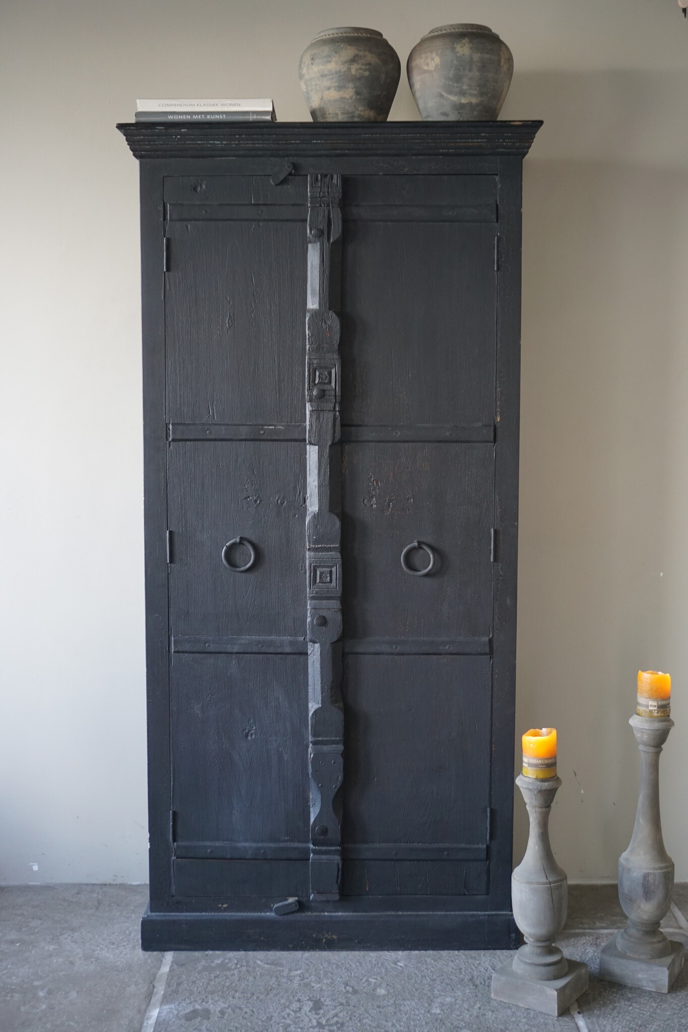 Rene Houtman Oude Kast | 2-Deurs | Zwart | H195 x B88 x D38 cm