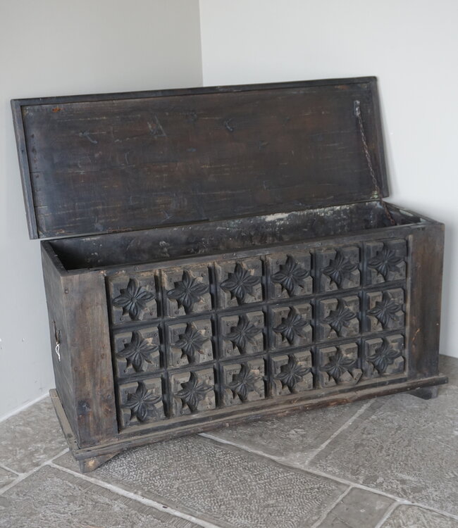 Rene Houtman Dekenkist Met Klep | Zwart | India | H59 x B120 x D41 cm