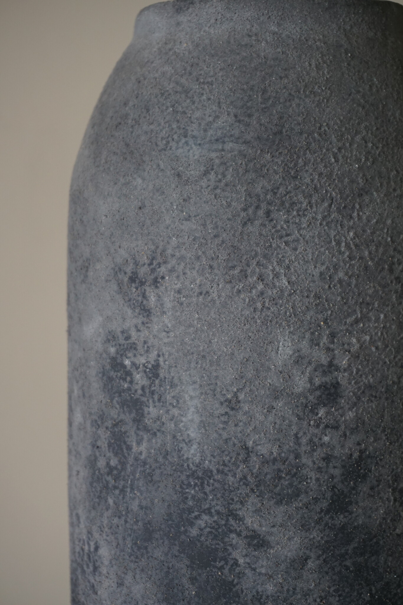 Brynxz Vaas Tall | Minimalistic L | Stone Black | H50 x D13 cm