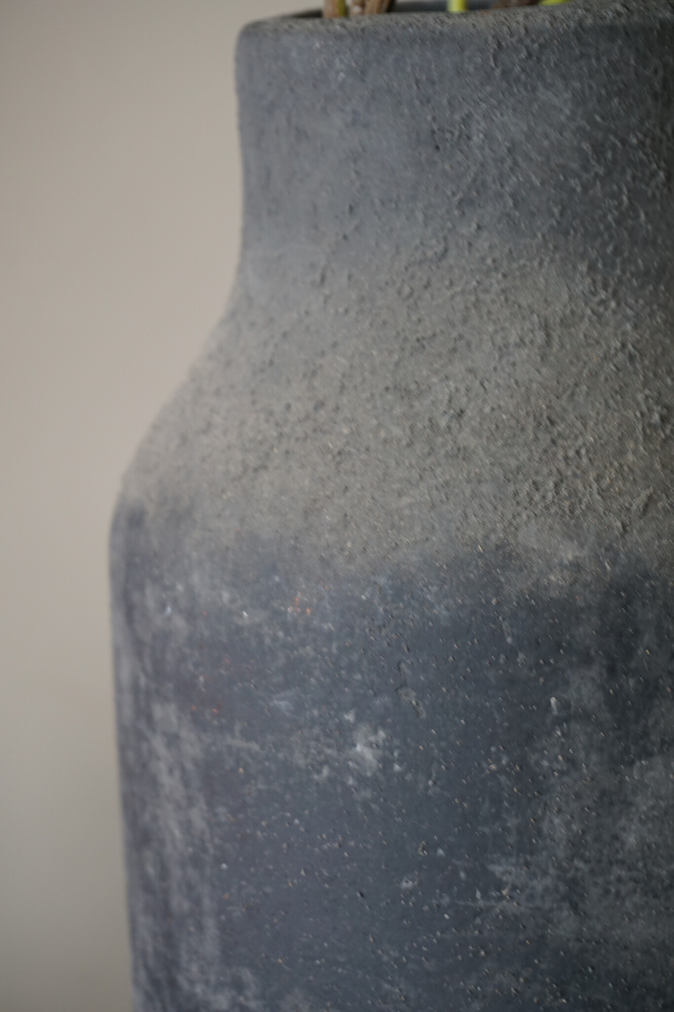 Brynxz Bottle With Neck L | Luxury | Stone Black | H30 x D13 cm