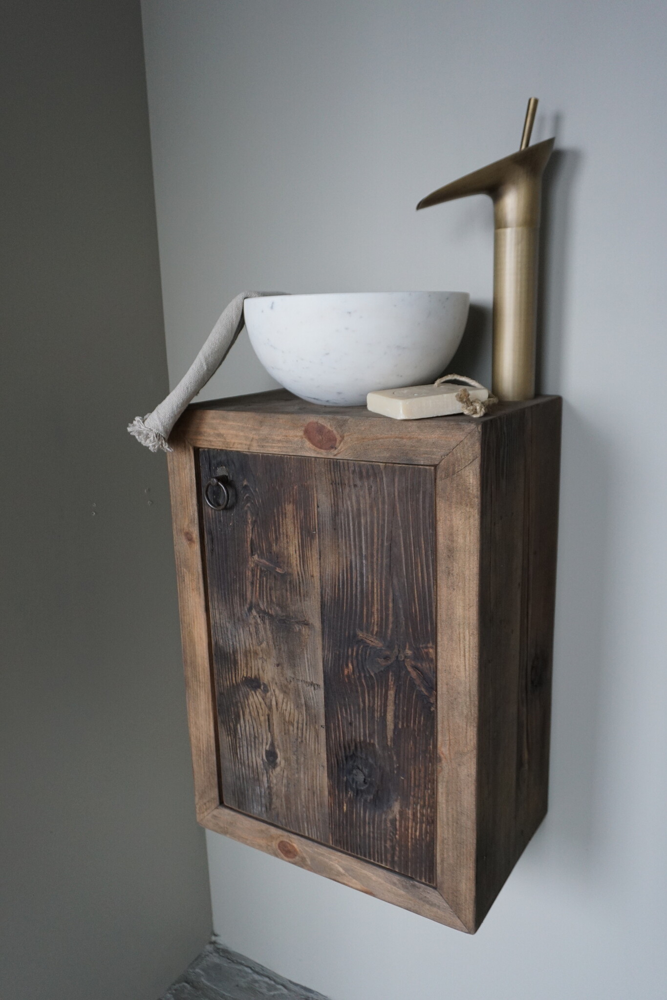 Rene Houtman Daantje Zwevend Toiletmeubel Grenen Wagondelen H55 x B40 x D25