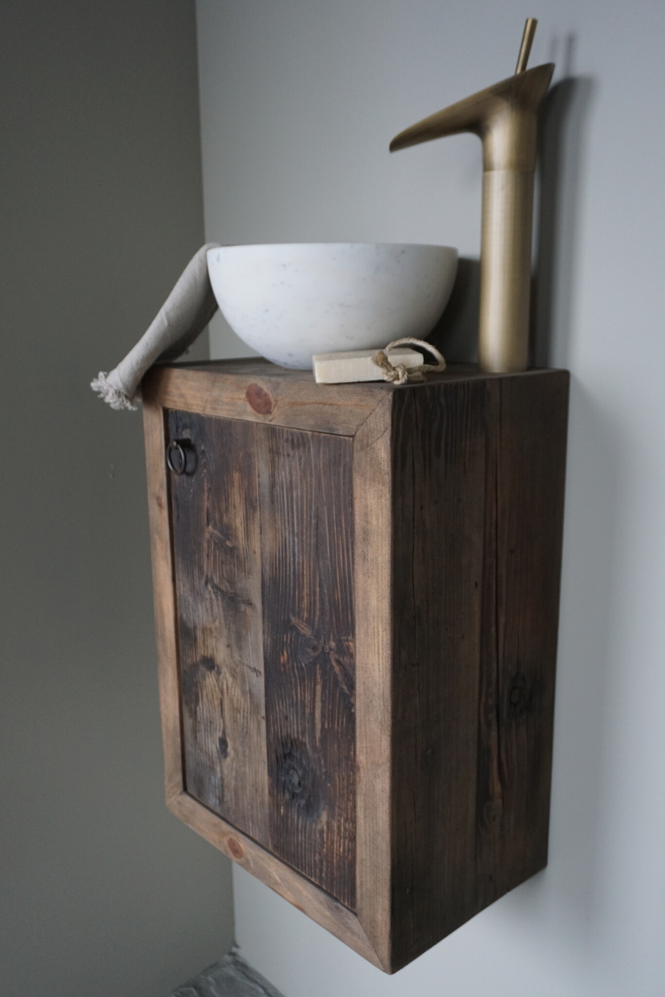 Rene Houtman Daantje Zwevend Toiletmeubel Grenen Wagondelen H55 x B40 x D25