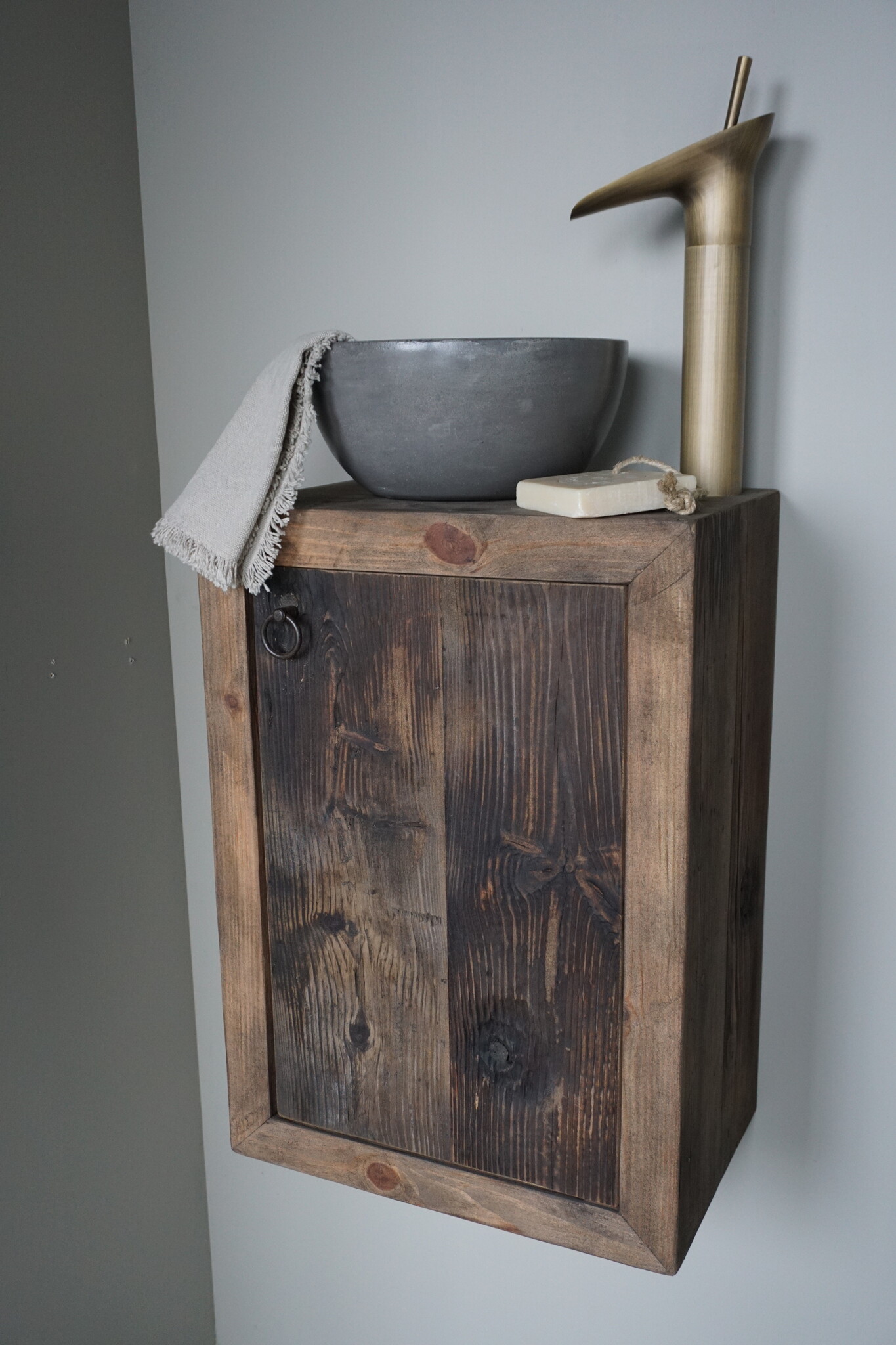 Rene Houtman Daantje Zwevend Toiletmeubel Grenen Wagondelen H55 x B40 x D25