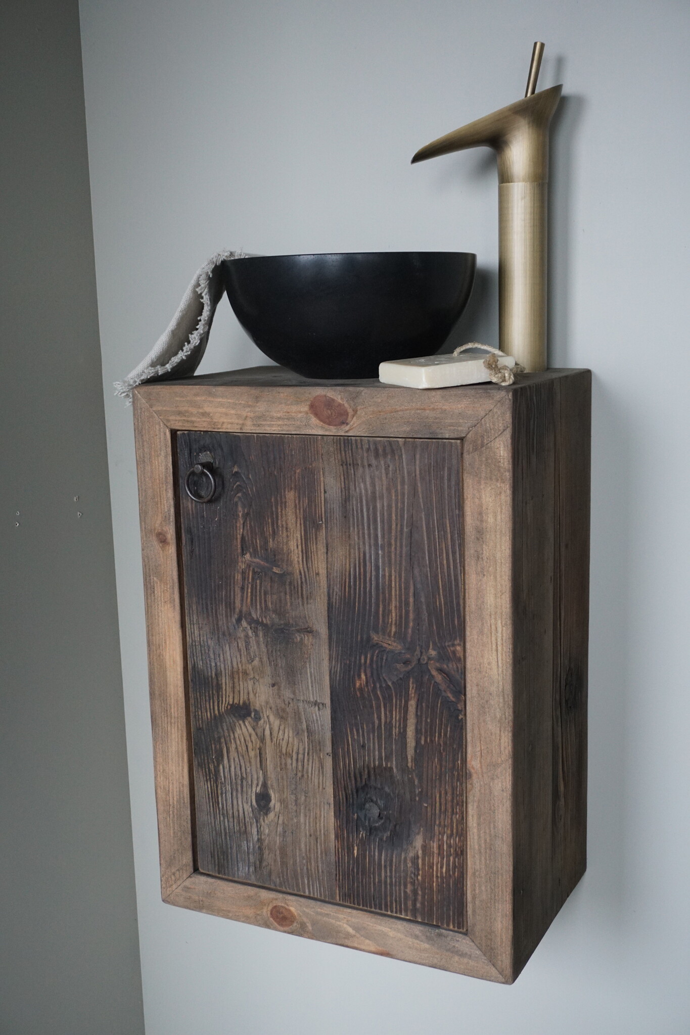 Rene Houtman Daantje Zwevend Toiletmeubel Grenen Wagondelen H55 x B40 x D25