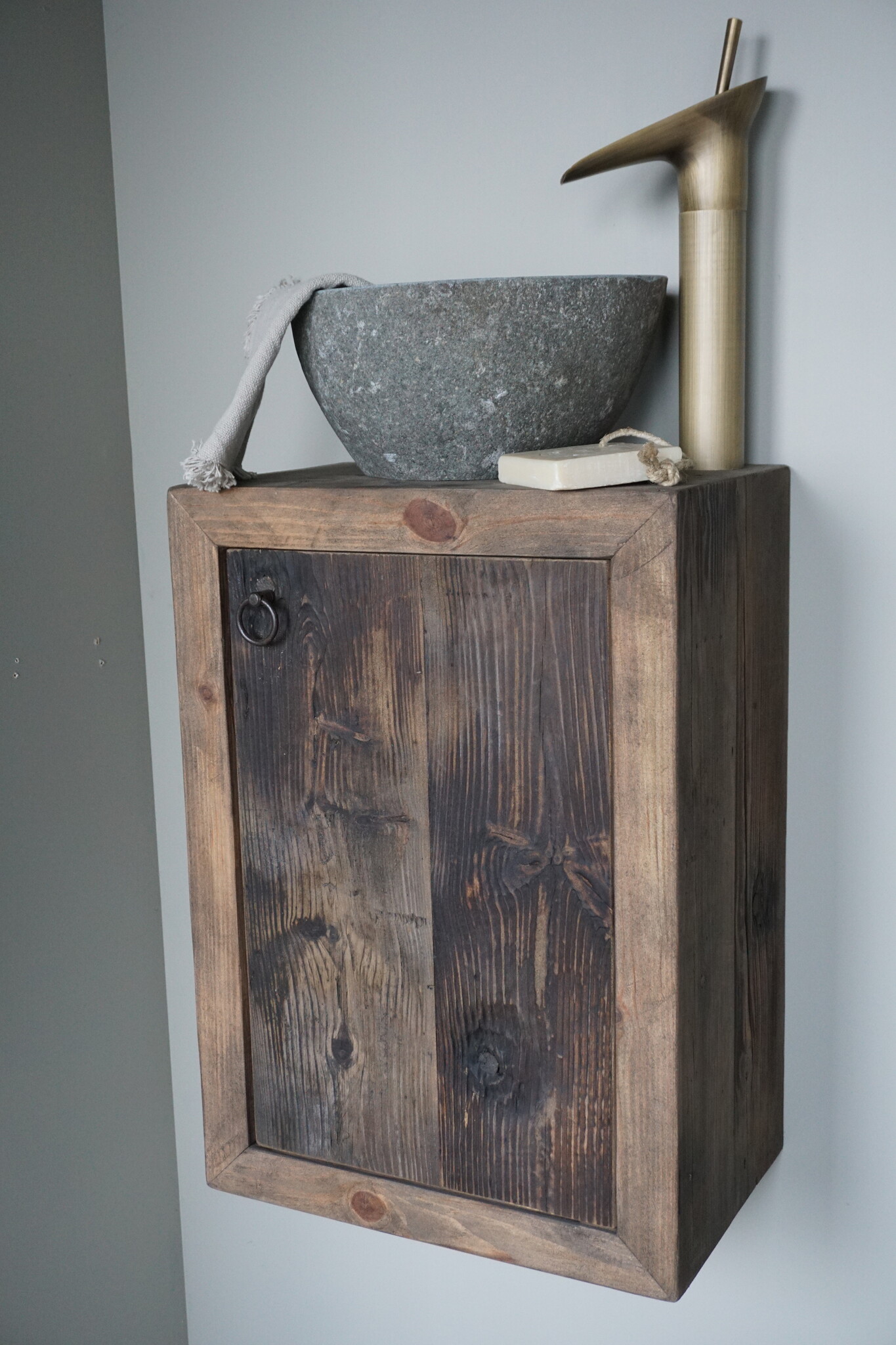 Rene Houtman Daantje Zwevend Toiletmeubel Grenen Wagondelen H55 x B40 x D25