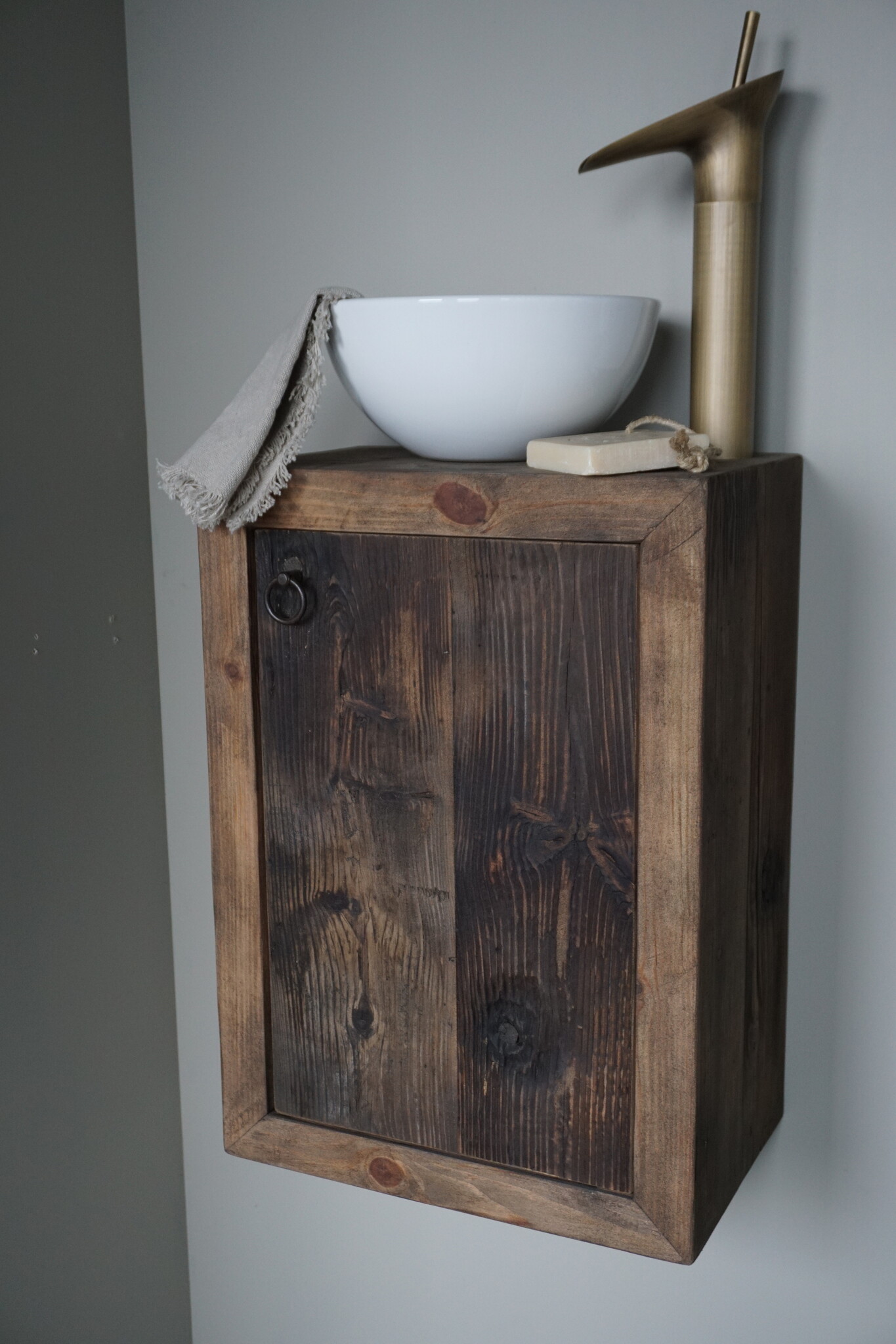 Rene Houtman Daantje Zwevend Toiletmeubel Grenen Wagondelen H55 x B40 x D25