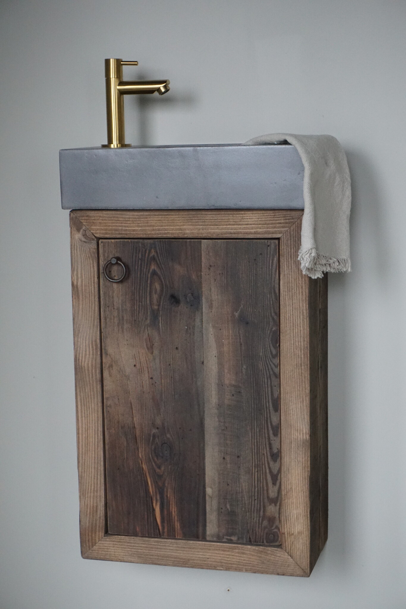 Rene Houtman Daantje Zwevend Toiletmeubel Grenen Wagondelen | H55,5 x B36 x D17