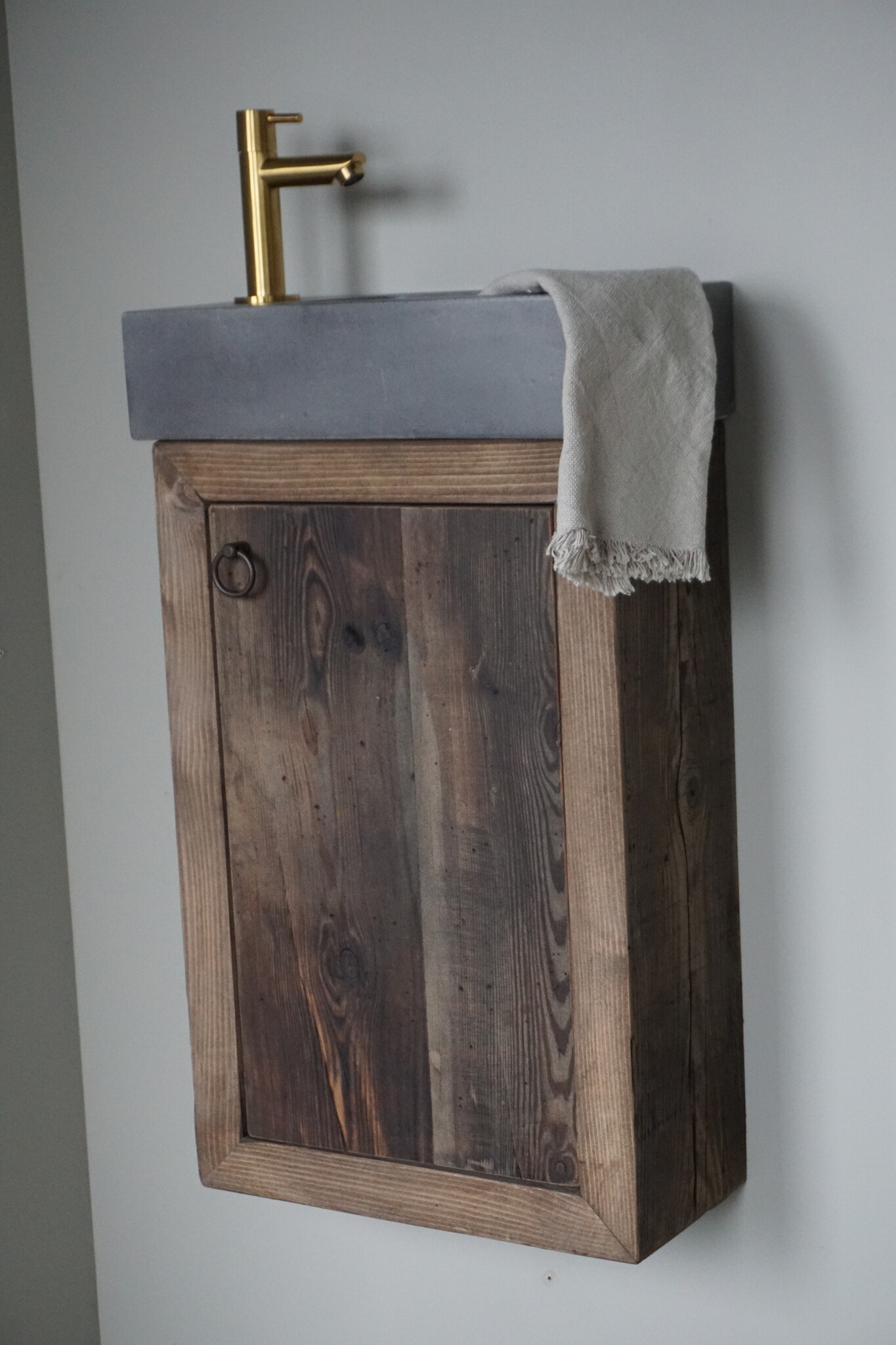 Rene Houtman Daantje Zwevend Toiletmeubel Grenen Wagondelen | H55,5 x B36 x D17