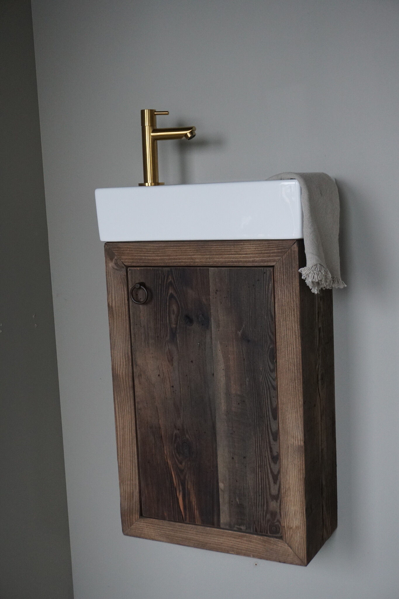 Rene Houtman Daantje Zwevend Toiletmeubel Grenen Wagondelen | H55,5 x B36 x D17