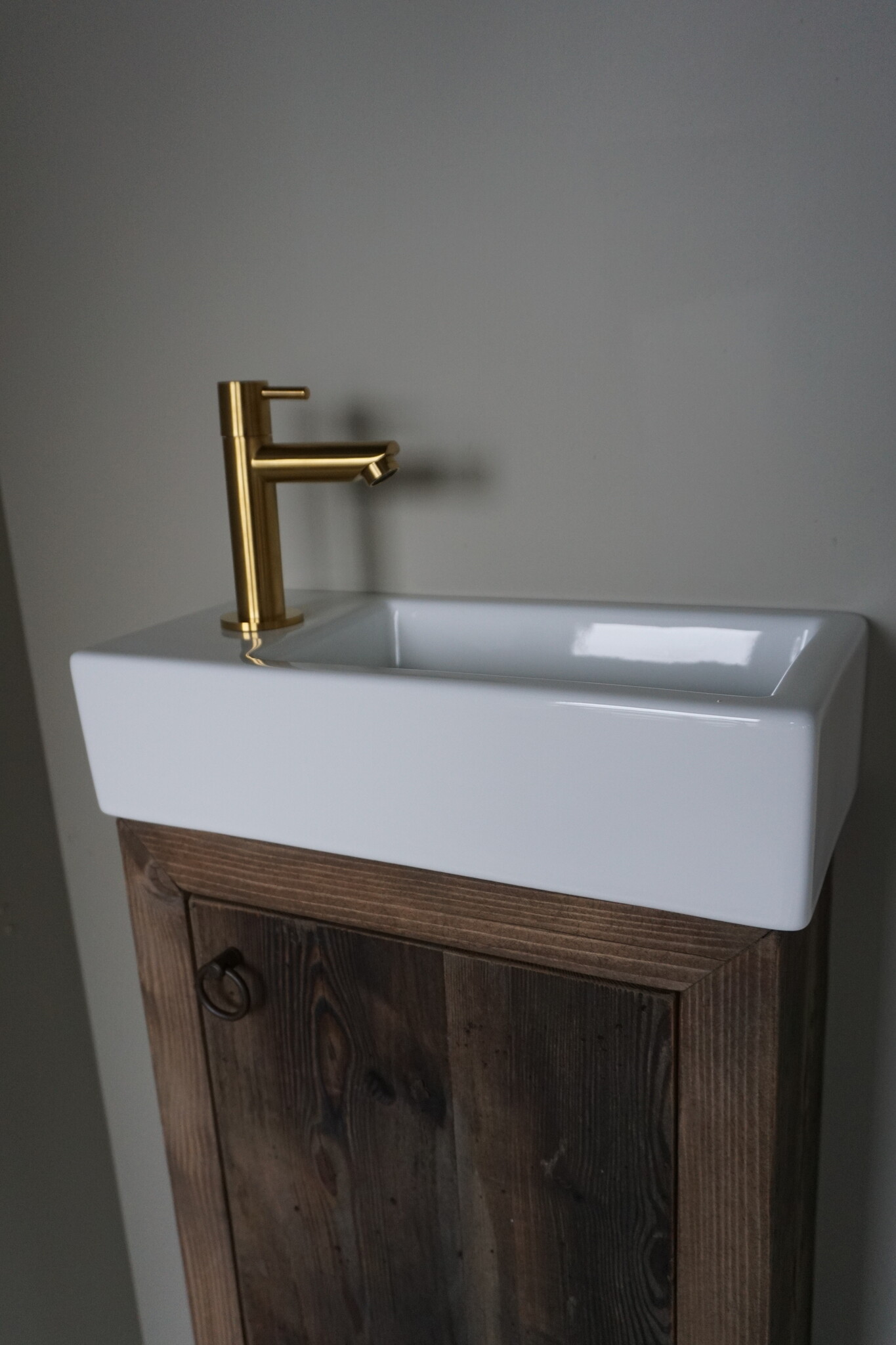 Rene Houtman Daantje Zwevend Toiletmeubel Grenen Wagondelen | H55,5 x B36 x D17