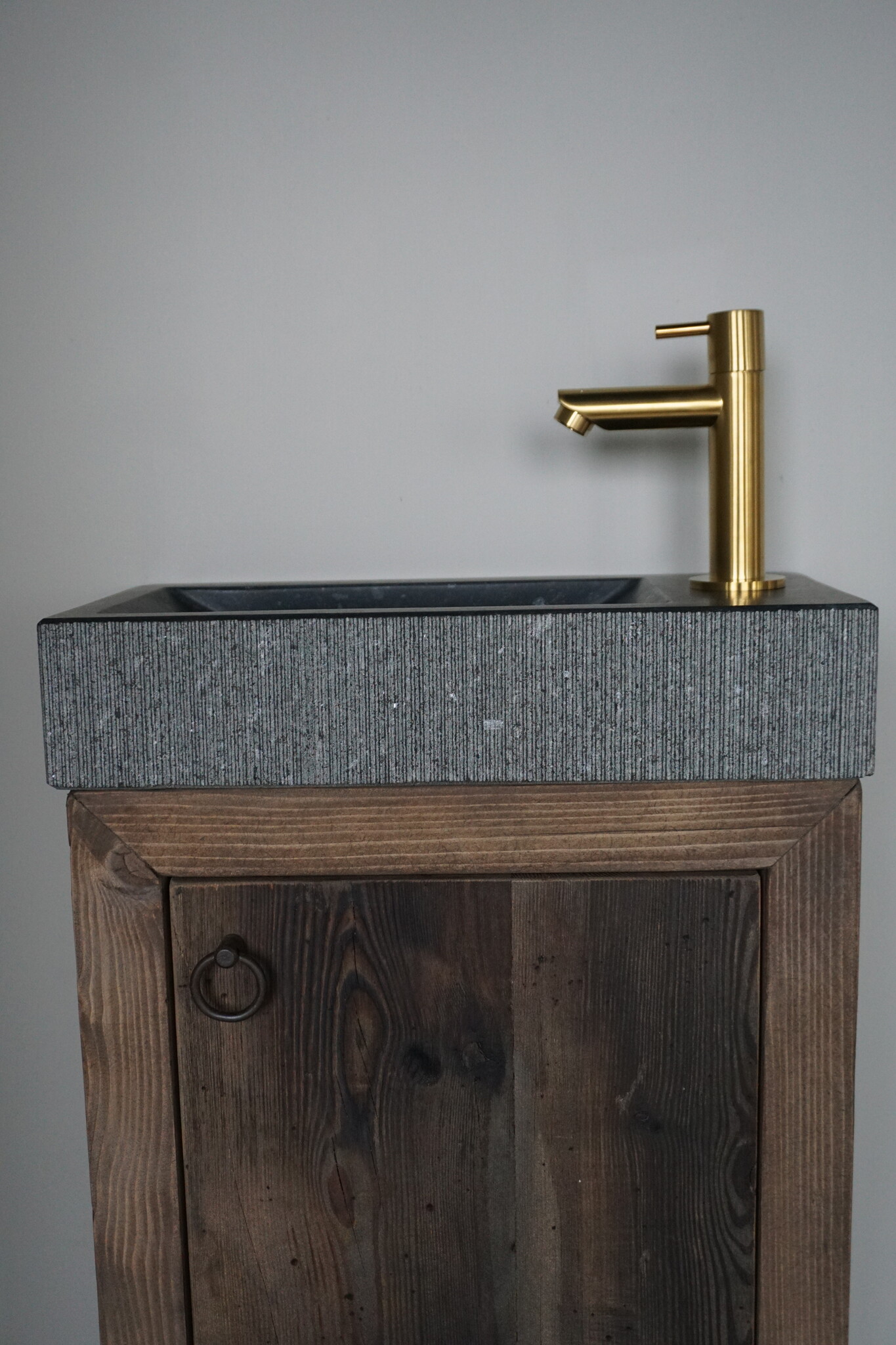 Rene Houtman Daantje Zwevend Toiletmeubel Grenen Wagondelen | H55,5 x B36 x D17