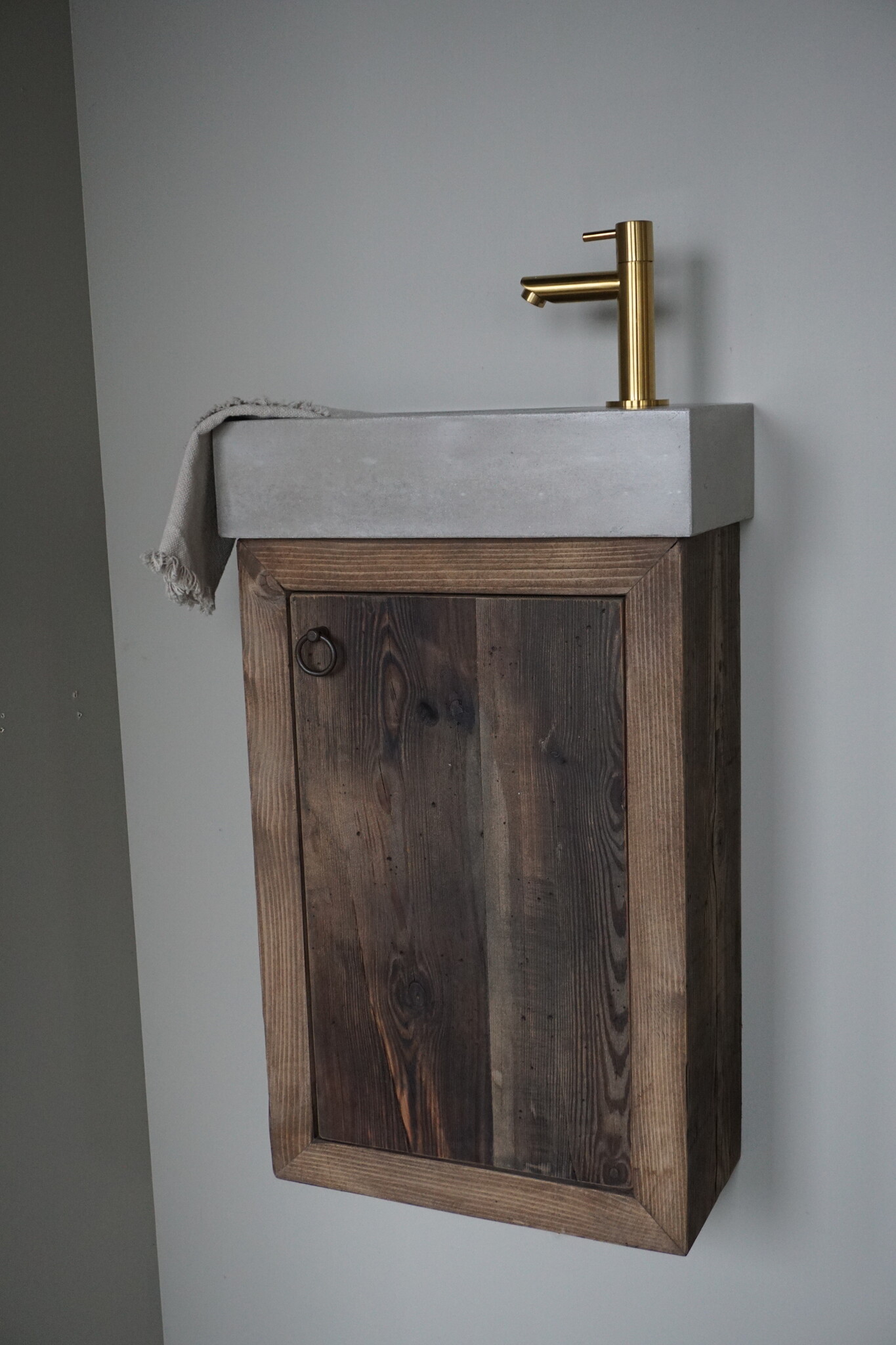 Rene Houtman Daantje Zwevend Toiletmeubel Grenen Wagondelen | H55,5 x B36 x D17