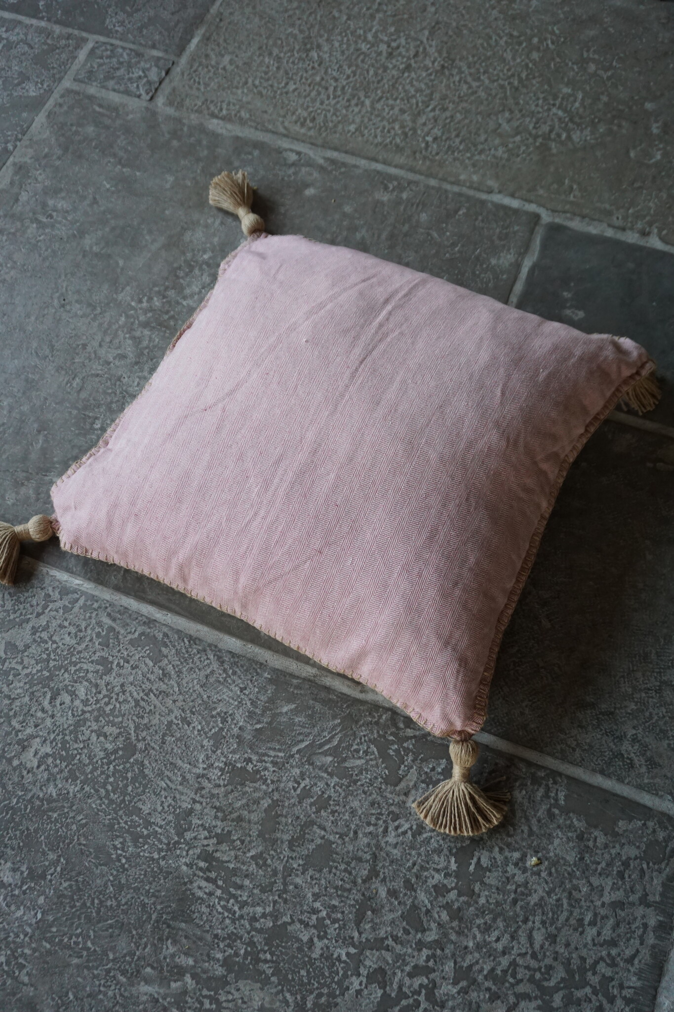 Rene Houtman Sierkussen | Kwasten | H70 x B70 cm