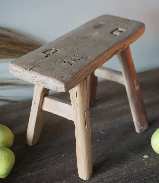 Rene Houtman Oud Vensterbank Krukje | China | H18 x B24,5 x D10 Cm