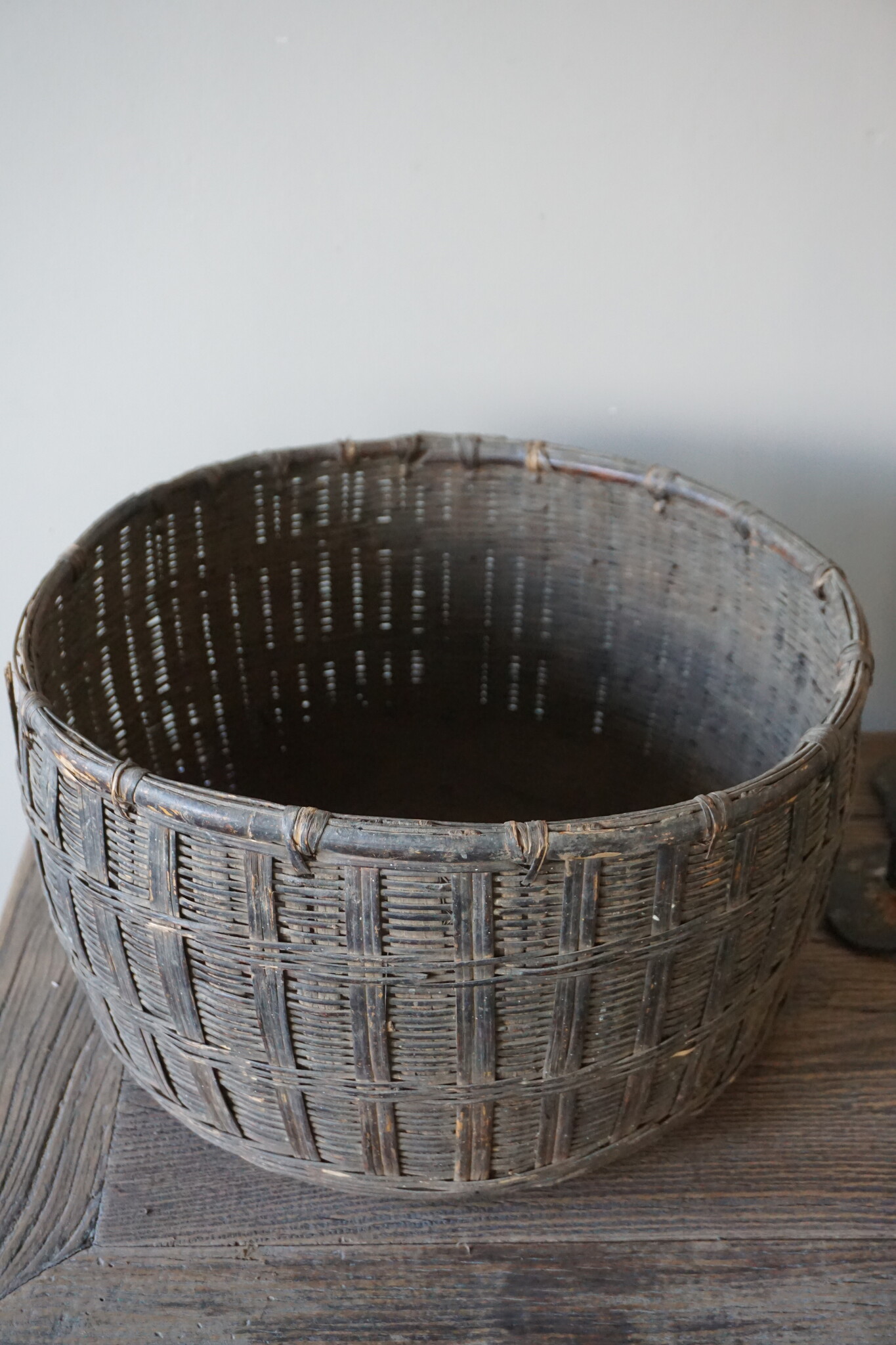 Aura Peeperkorn Gewoven Bamboo Mand | D40,5 x H24 cm