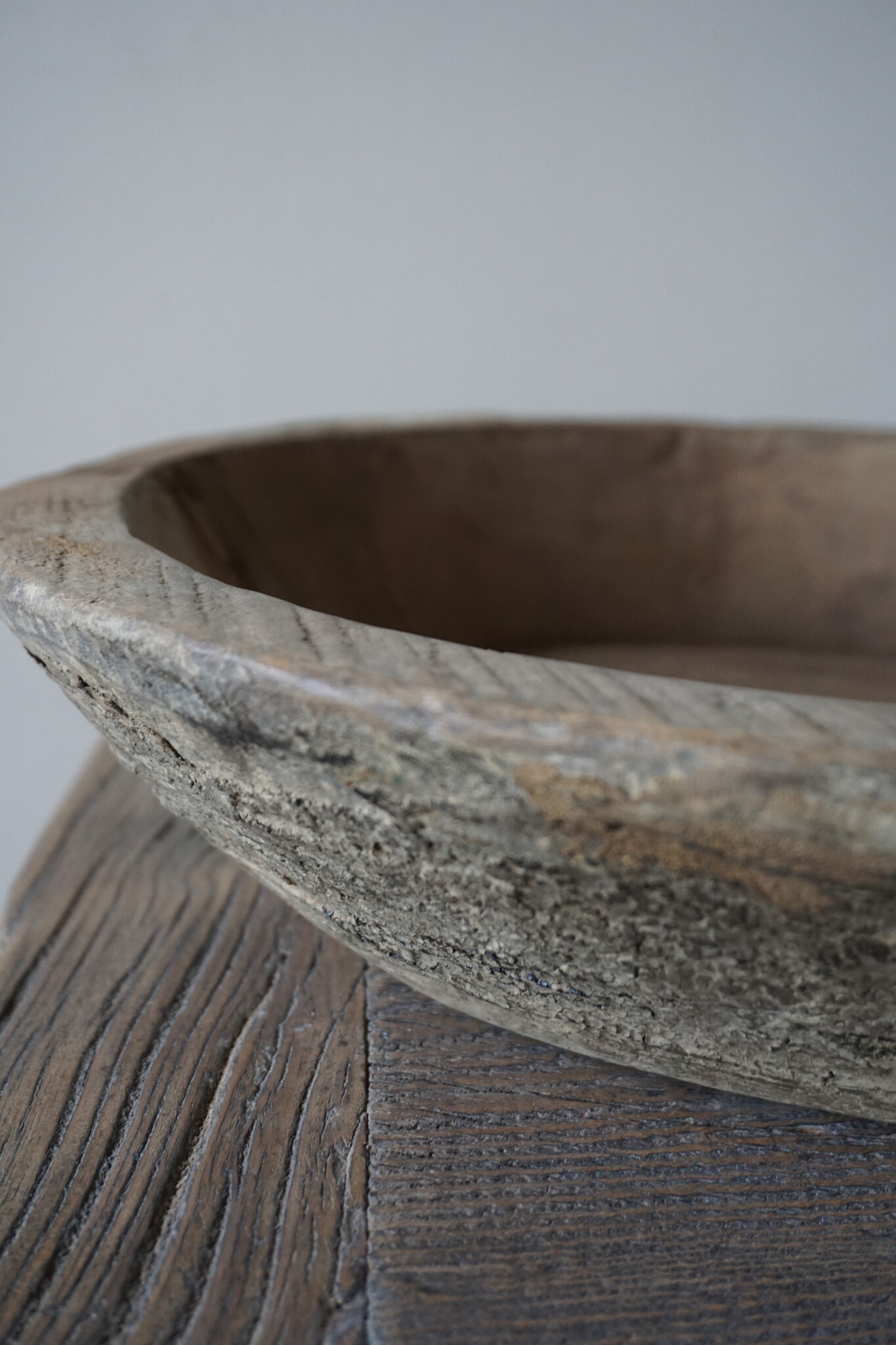 Aura Peeperkorn Oud Houten Schaal Rustiek | D42 x H 9 cm