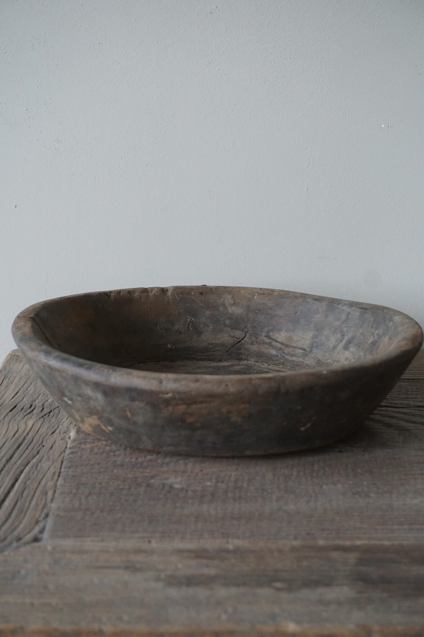 Aura Peeperkorn Oud Houten Schaal Rustiek | D32,5 x H 7,5 cm