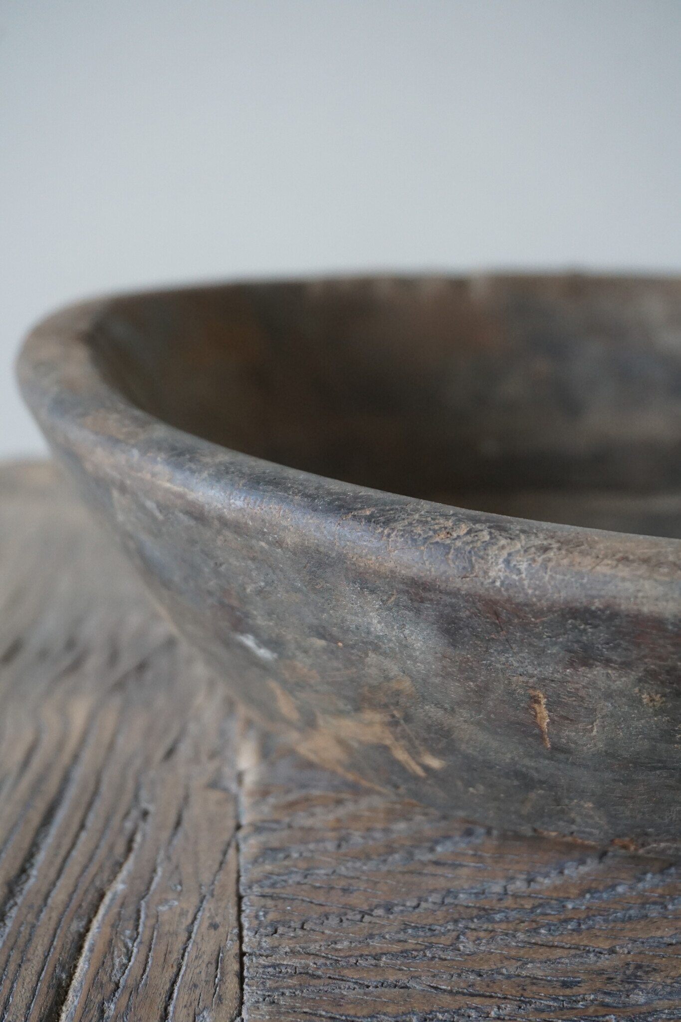 Aura Peeperkorn Oud Houten Schaal Rustiek | D32,5 x H 7,5 cm