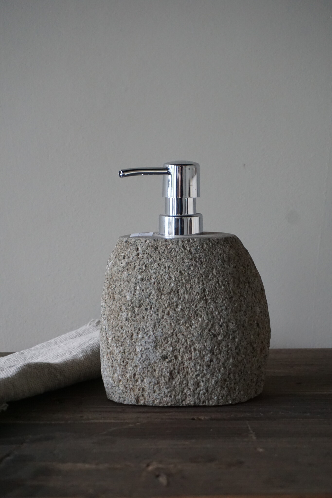 Rene Houtman Zeepdispenser | Riviersteen Graniet | D12 x H13
