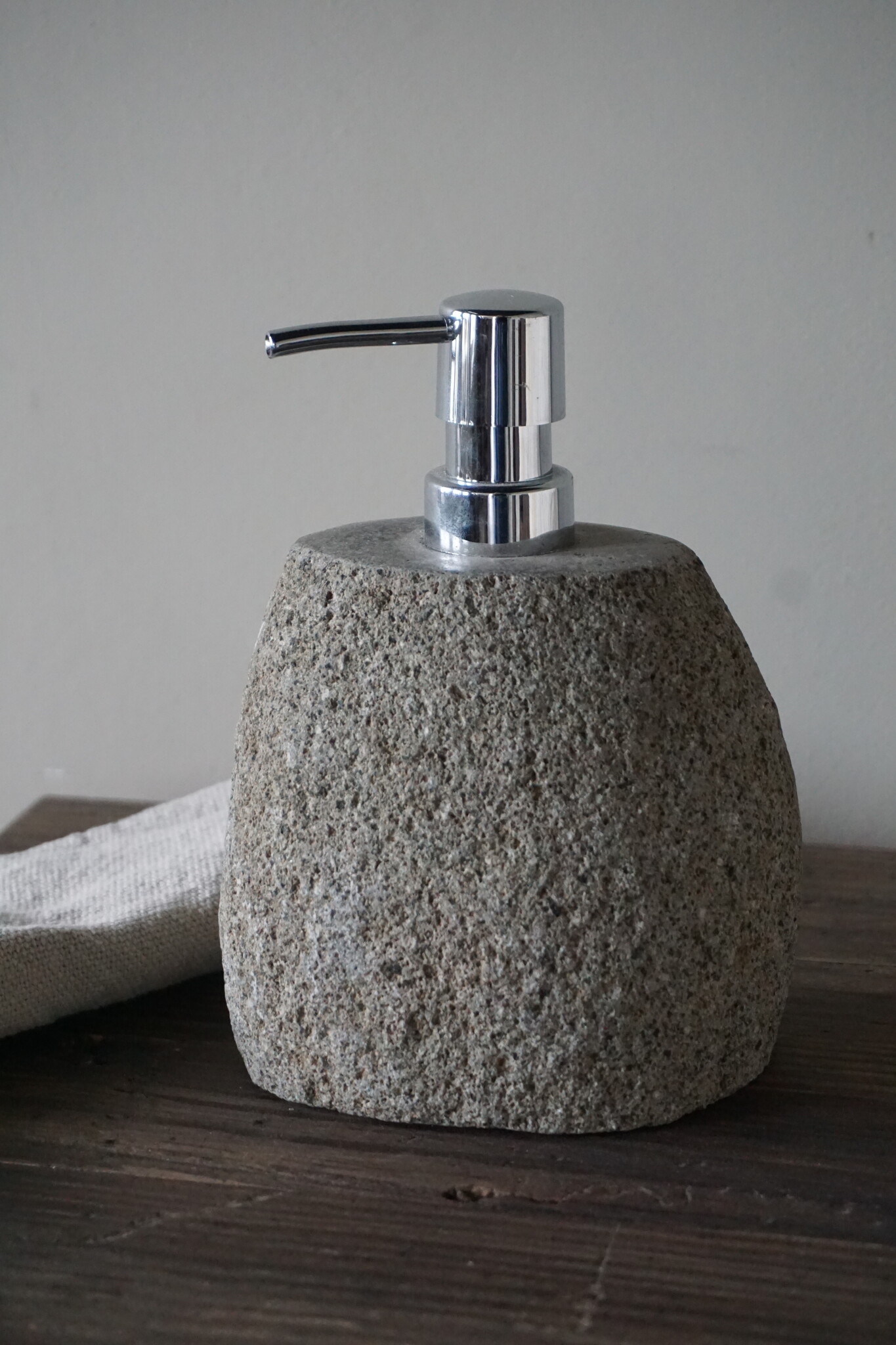 Rene Houtman Zeepdispenser | Riviersteen Graniet | D12 x H13