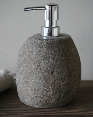 Rene Houtman Zeepdispenser | Riviersteen Graniet | D12 x H13