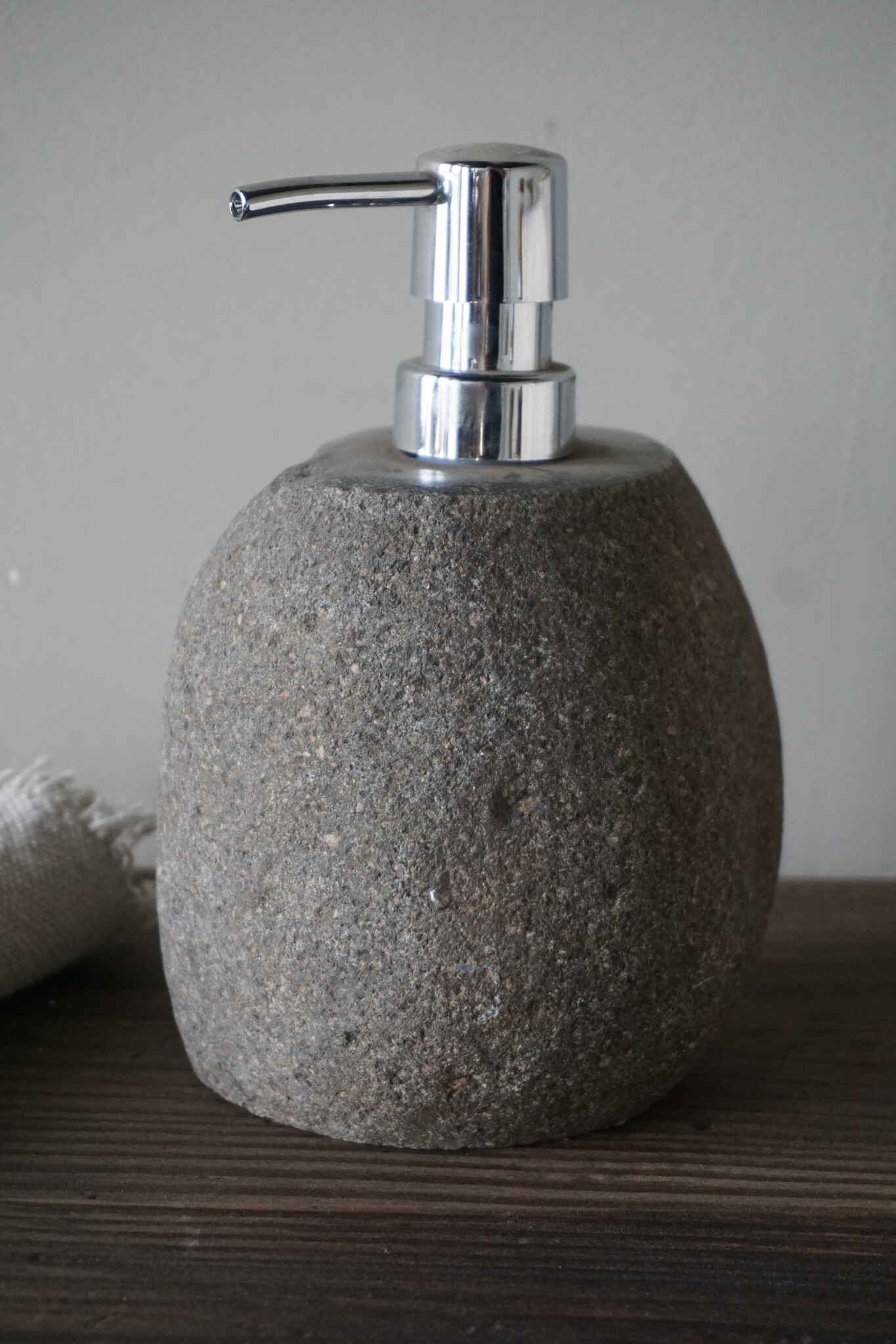 Rene Houtman Zeepdispenser | Riviersteen Graniet | D12 x H13