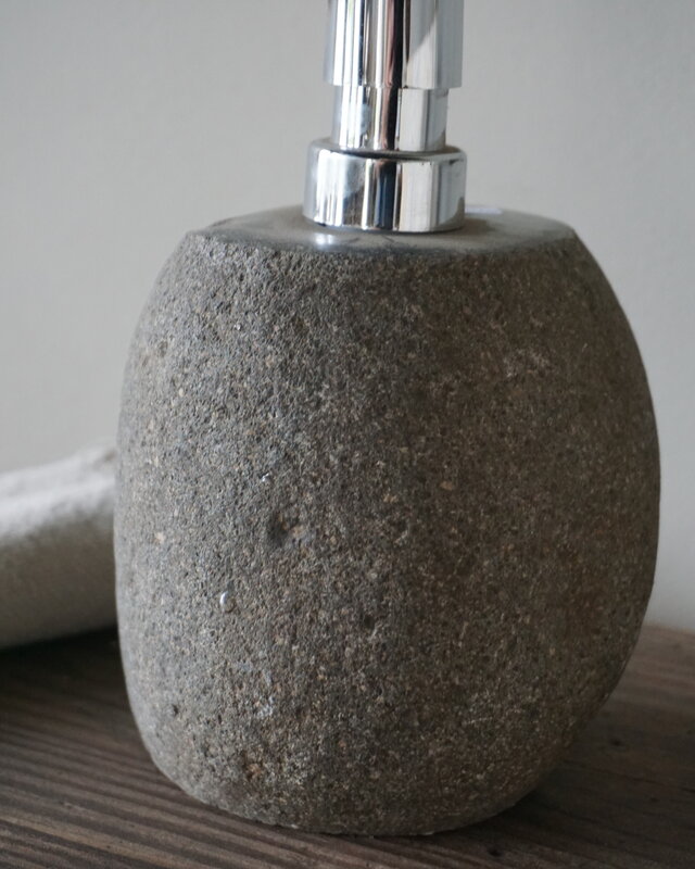 Rene Houtman Zeepdispenser | Riviersteen Graniet | D12 x H13