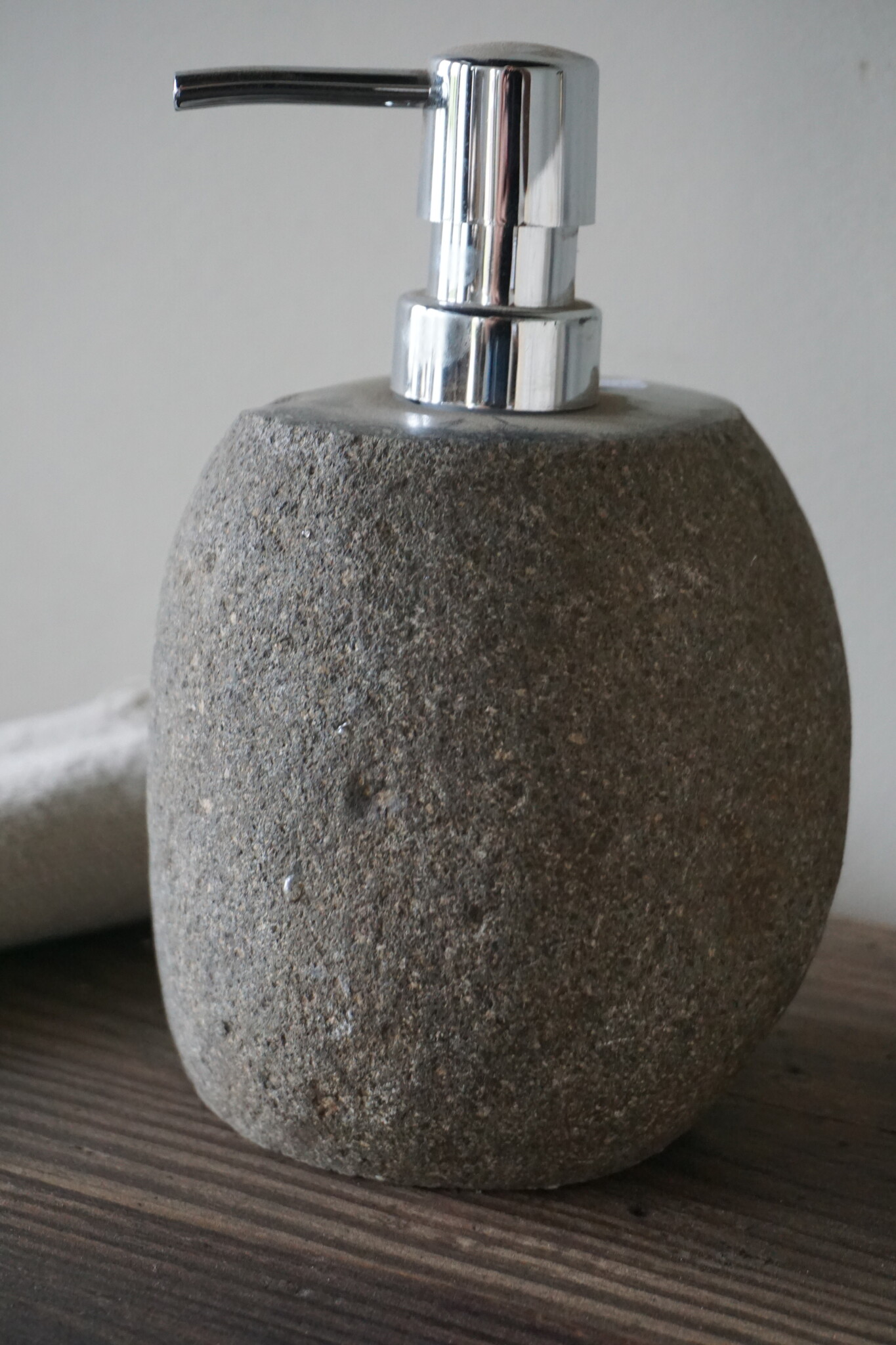 Rene Houtman Zeepdispenser | Riviersteen Graniet | D12 x H13