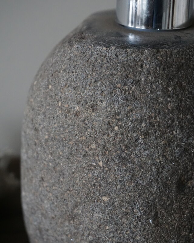 Rene Houtman Zeepdispenser | Riviersteen Graniet | D12 x H13