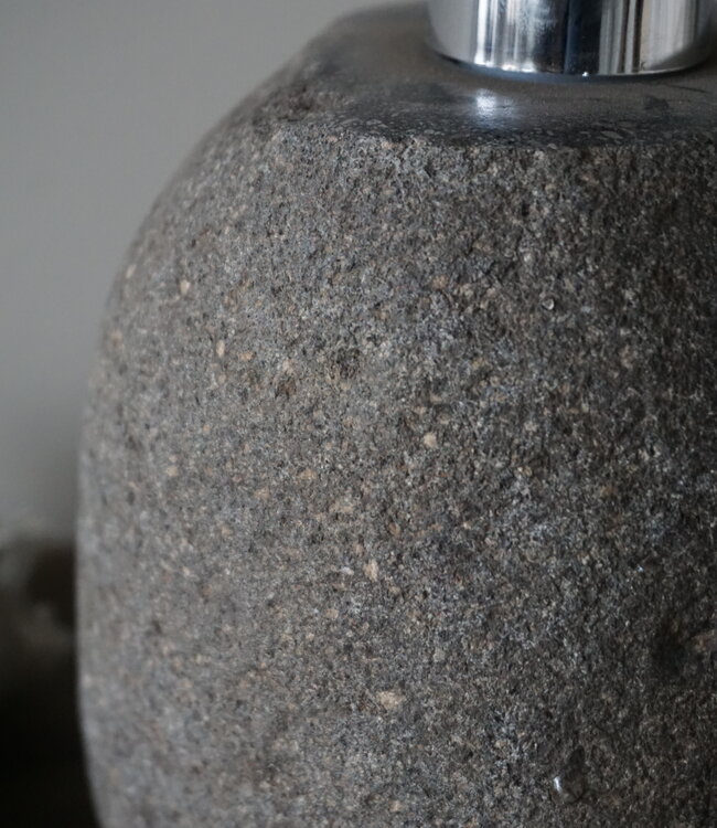 Rene Houtman Zeepdispenser | Riviersteen Graniet | D12 x H13