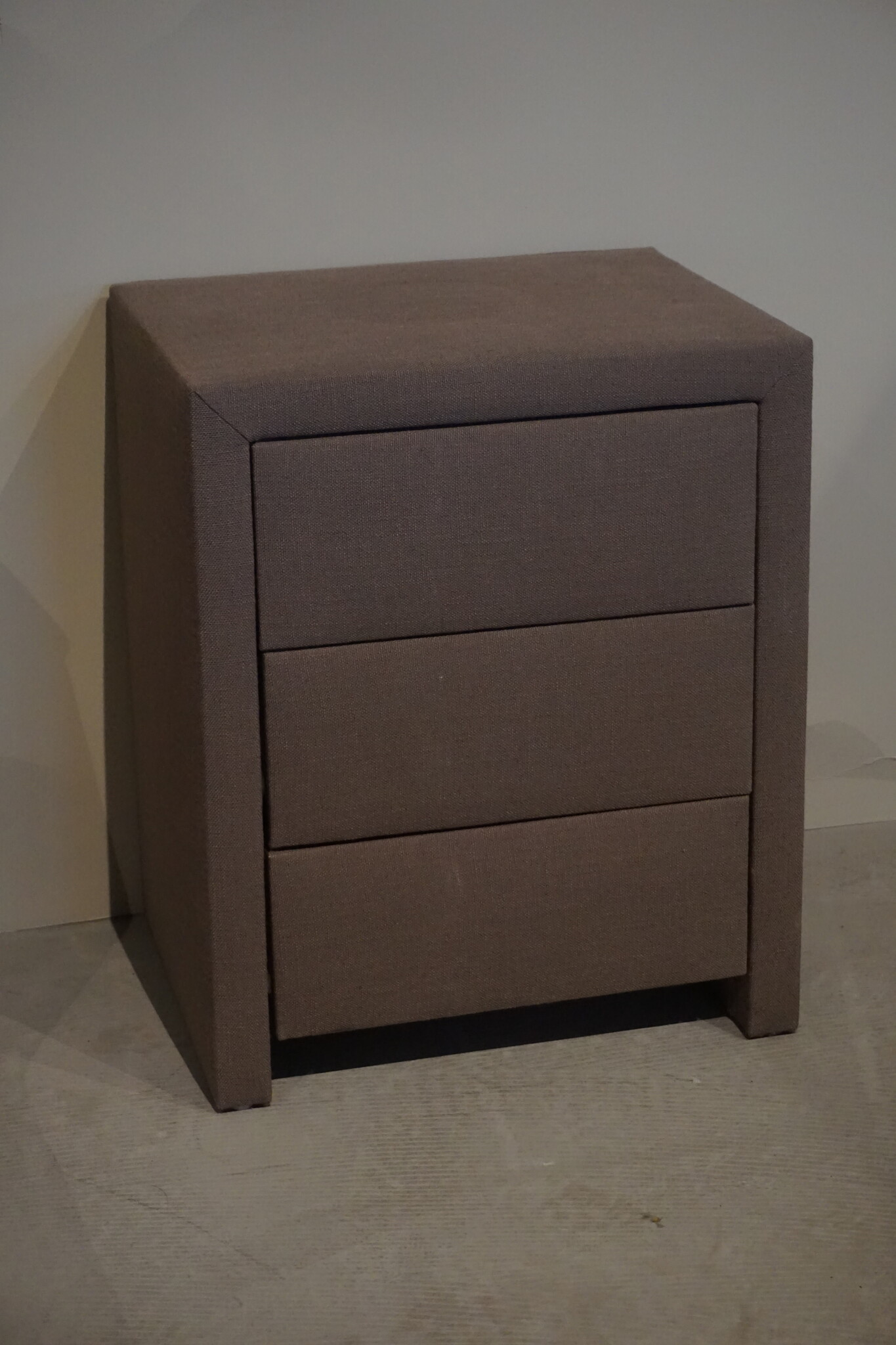 Rene Houtman Nachtkastje Stof | 3 Laden | H61xB50xD40 cm