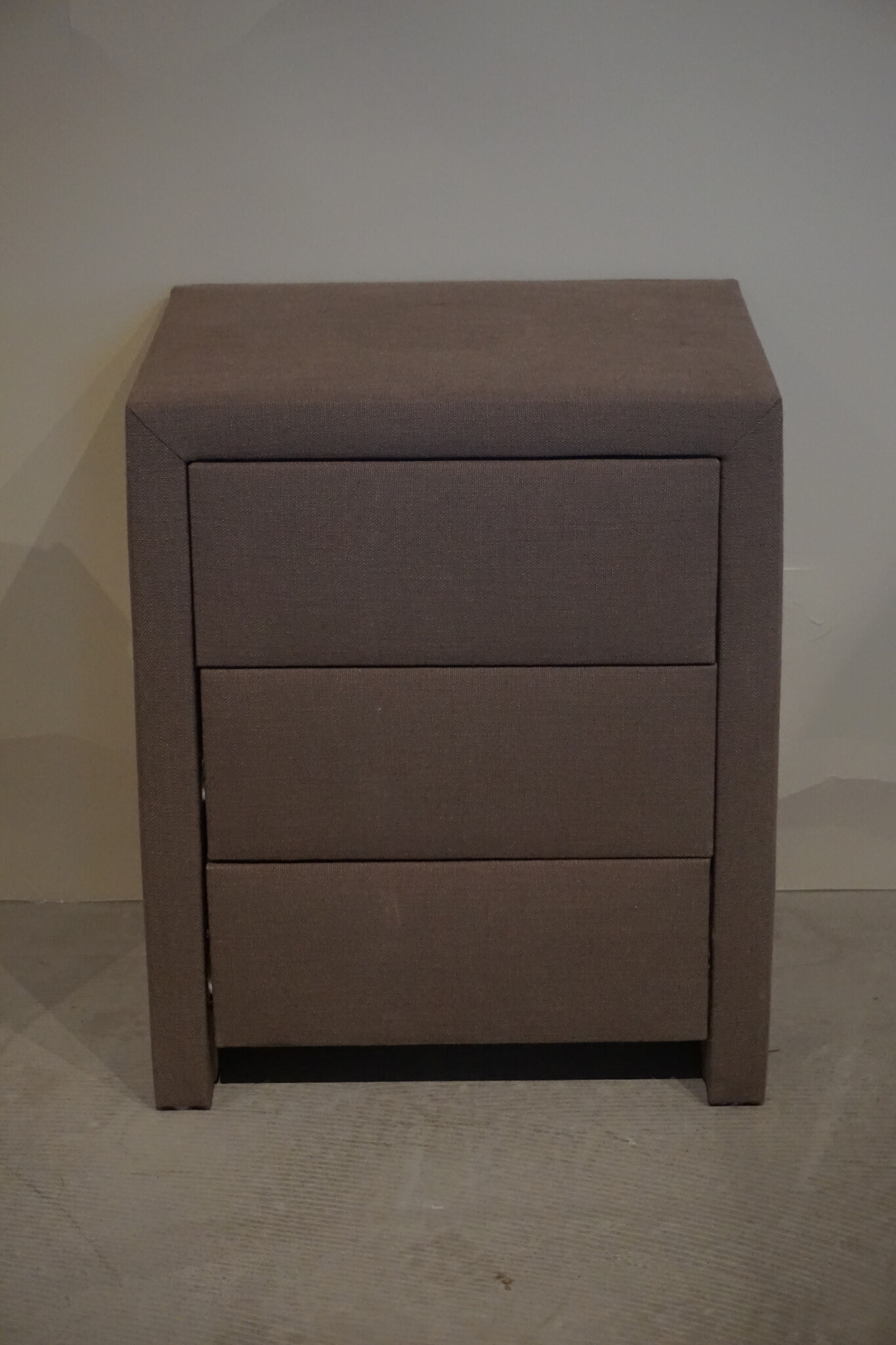 Rene Houtman Nachtkastje Stof | 3 Laden | H61xB50xD40 cm