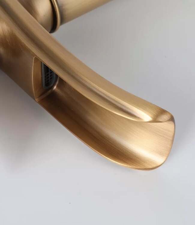 Rene Houtman Elegante Nostalgische Watervalkraan - Brons