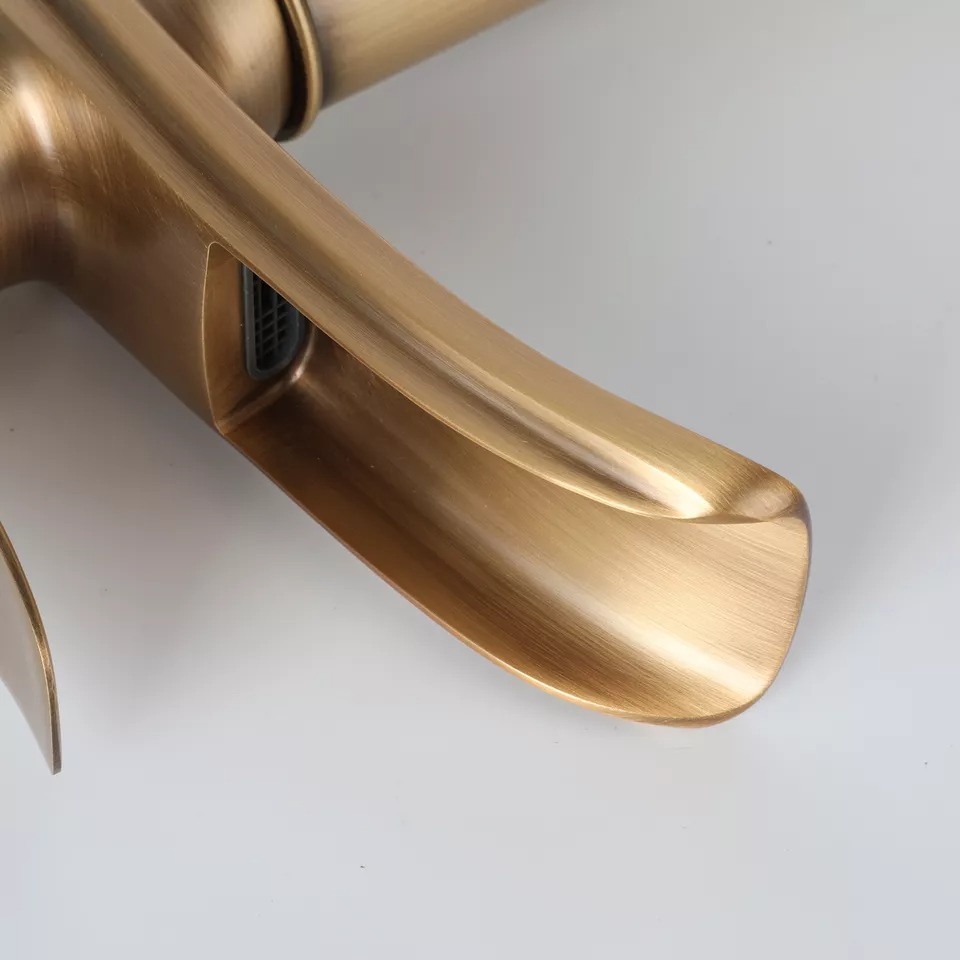 Rene Houtman Elegante Nostalgische Watervalkraan - Brons