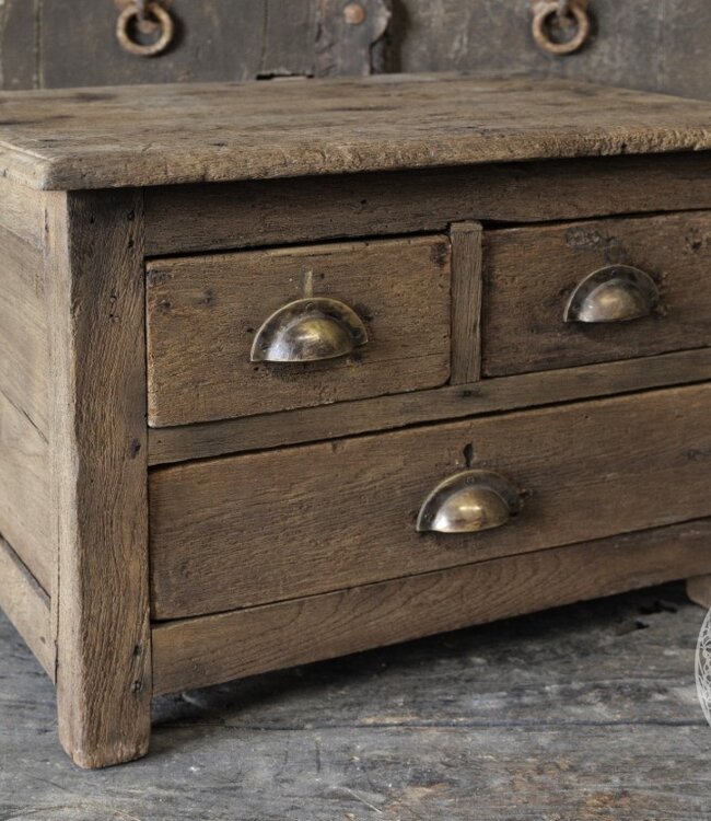 Be-Uniq Oud Market Kastje | India | H41 x B60 x D45 cm