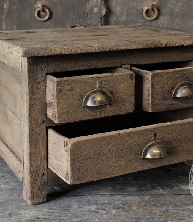 Be-Uniq Oud Market Kastje | India | H41 x B60 x D45 cm