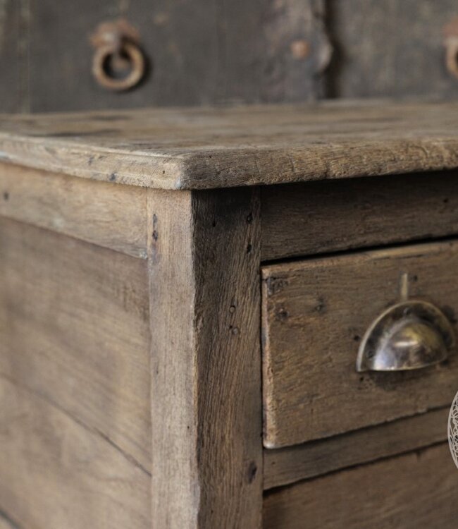 Be-Uniq Oud Market Kastje | India | H41 x B60 x D45 cm