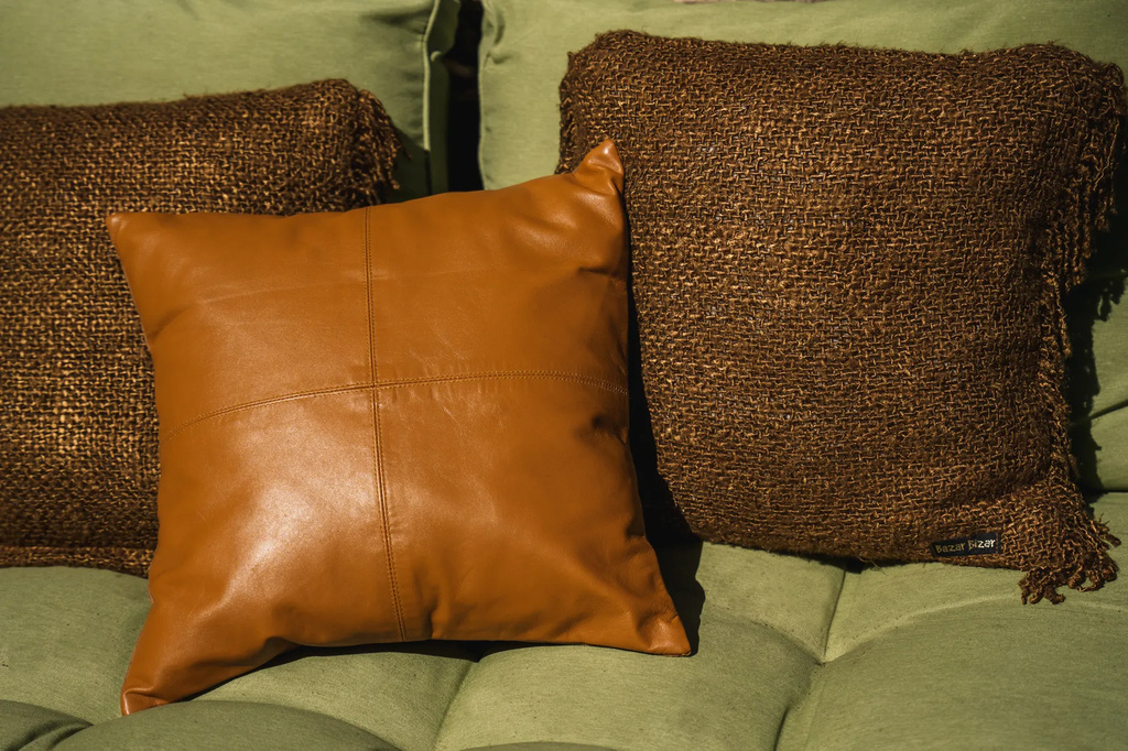 Bazar Bizar De Four Panel Leather Kussenhoes - Camel - 40x40