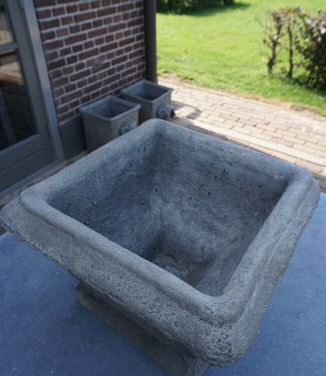 Il Cupido Franse Bloempot Bloembak Beton B42xH30 Cm