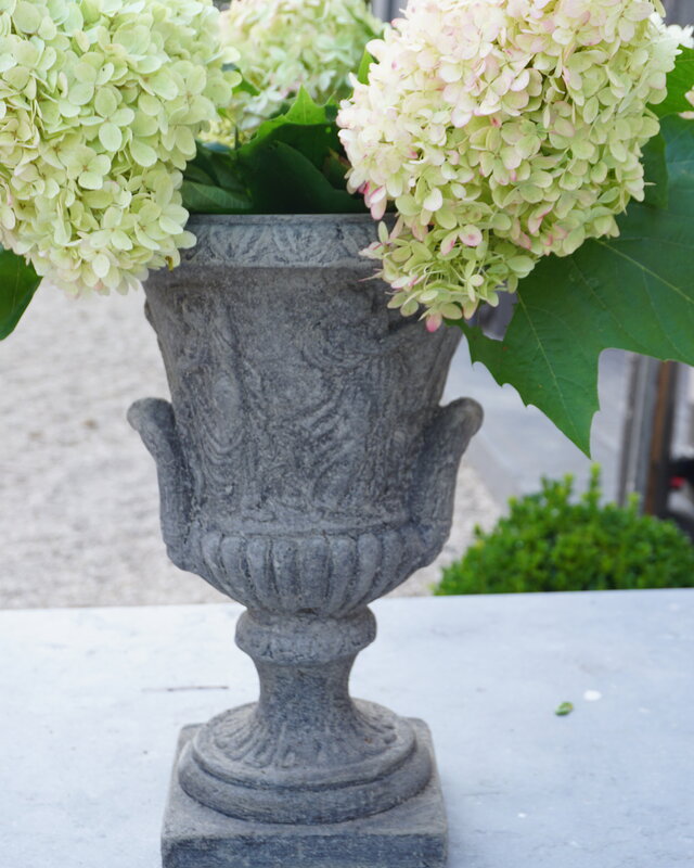 Il Cupido Bloembak Beton Grieks Met Oren H43 x B30 Cm